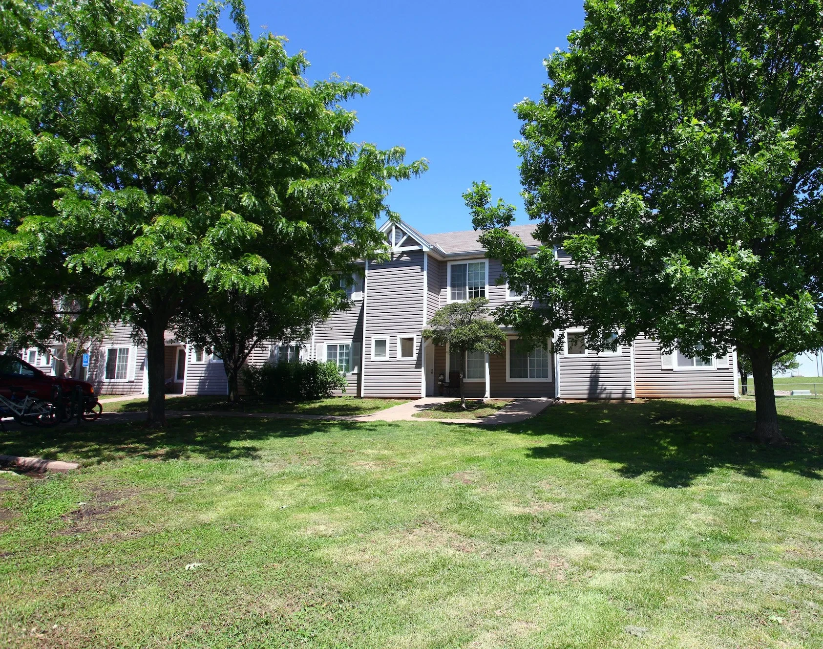 Tree-lined Rockridge Apartments community exterior
